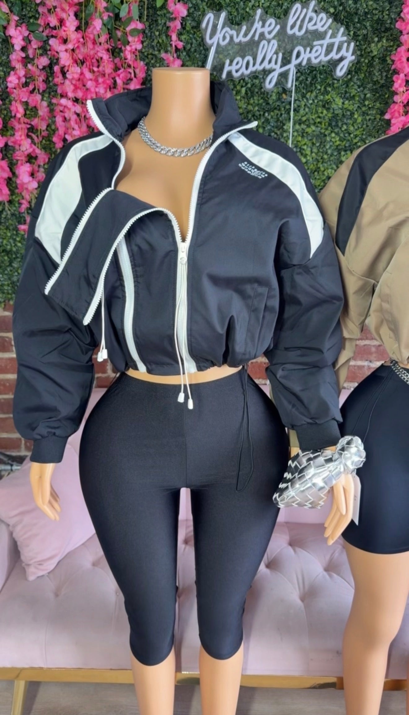 The It Girl Windbreaker(Black)